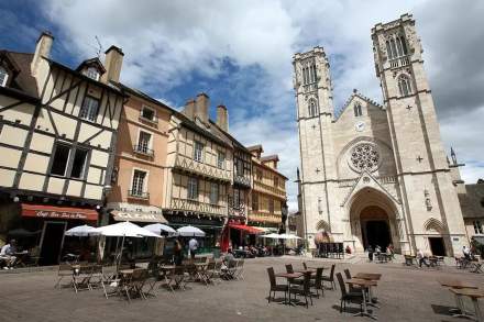 Chalon-sur-saône Place du Marché Cathédrale Bourgogne